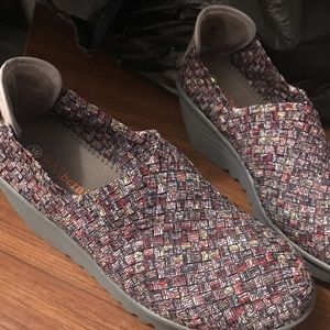 Bernie Mev Sz 8 slip on wedge shoes